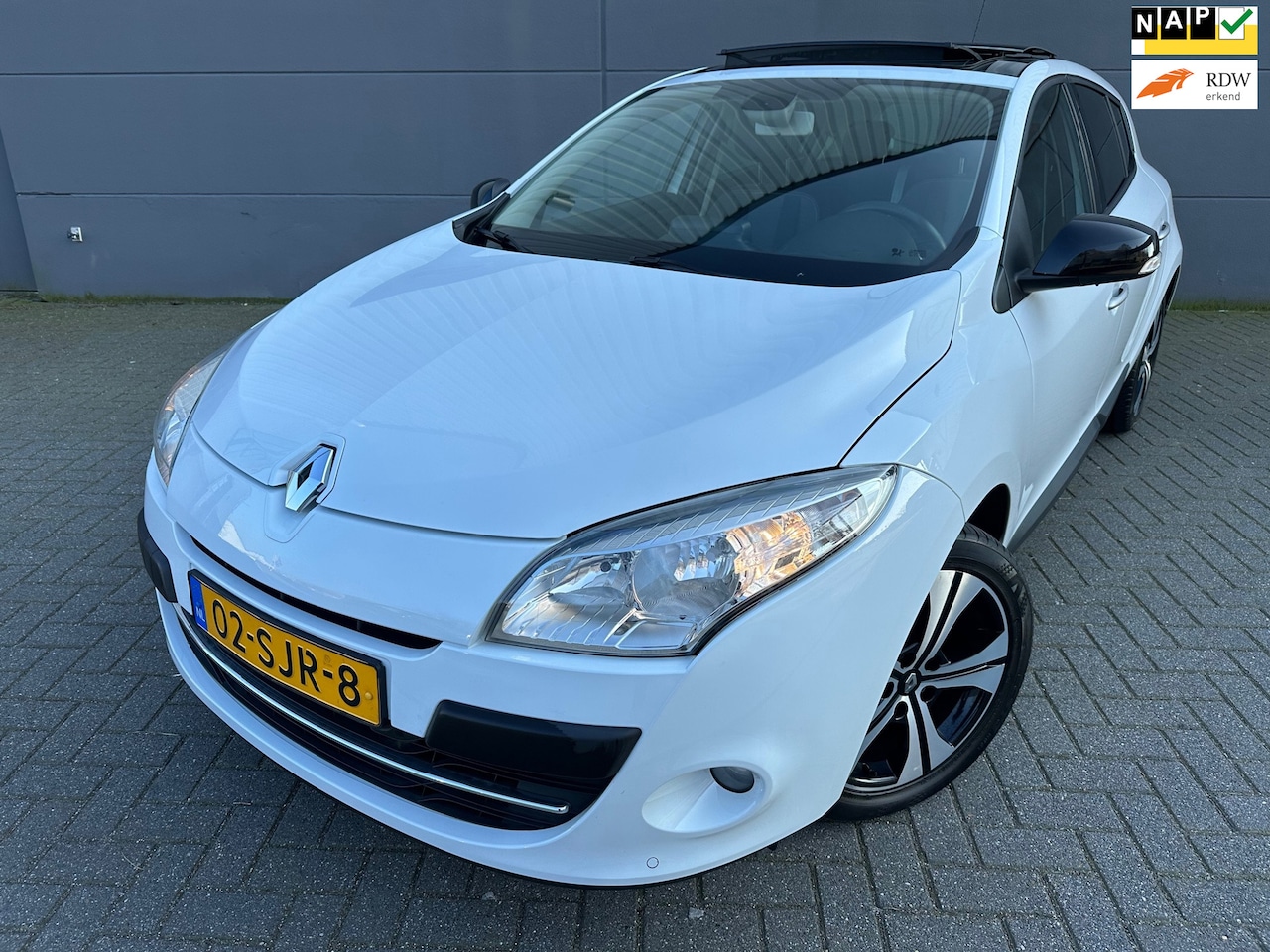 Renault Mégane - 1.4 TCe Bose*NAVI*NEW APK*NAP*CRUISE*PANAROMA*TERKHAAK*PARK-REGENSENSOREN - AutoWereld.nl