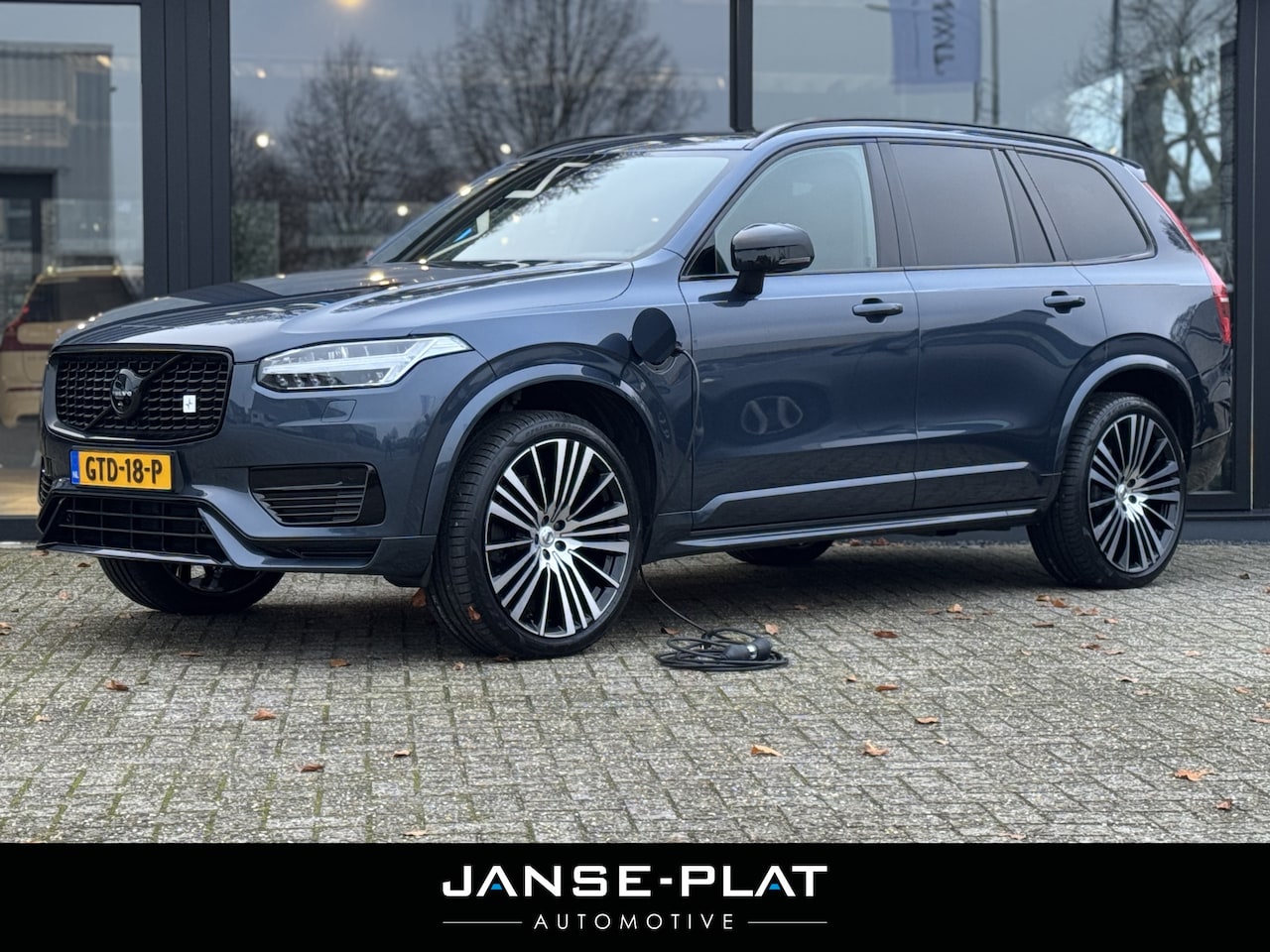 Volvo XC90 - 2.0 T8 Recharge AWD R-Design Pano | Pilot Ass. Trekhaak | - AutoWereld.nl