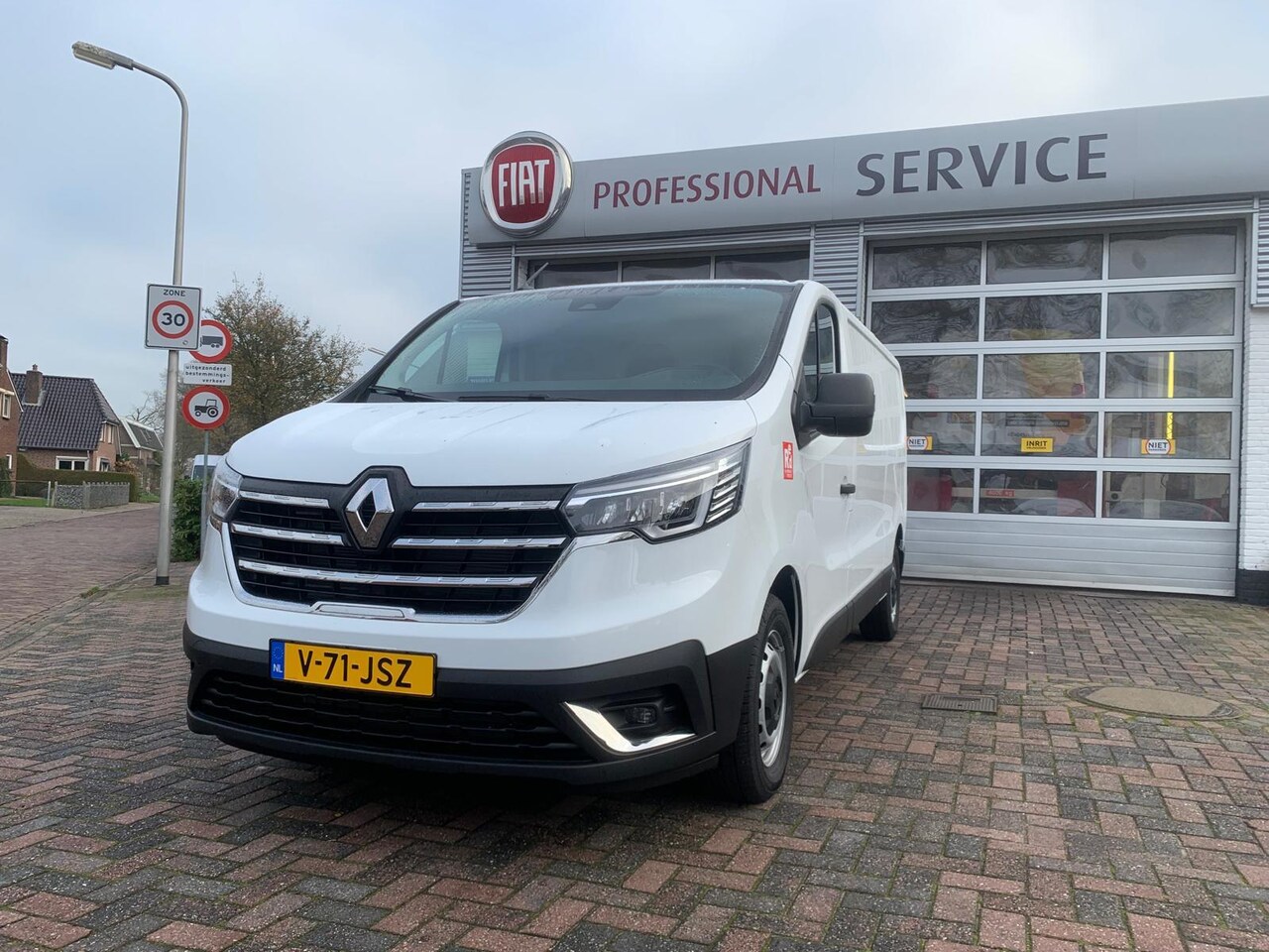Renault Trafic - 2.0 dCi 150 PK L2H1 Advance 10 Stuks op voorraad - AutoWereld.nl