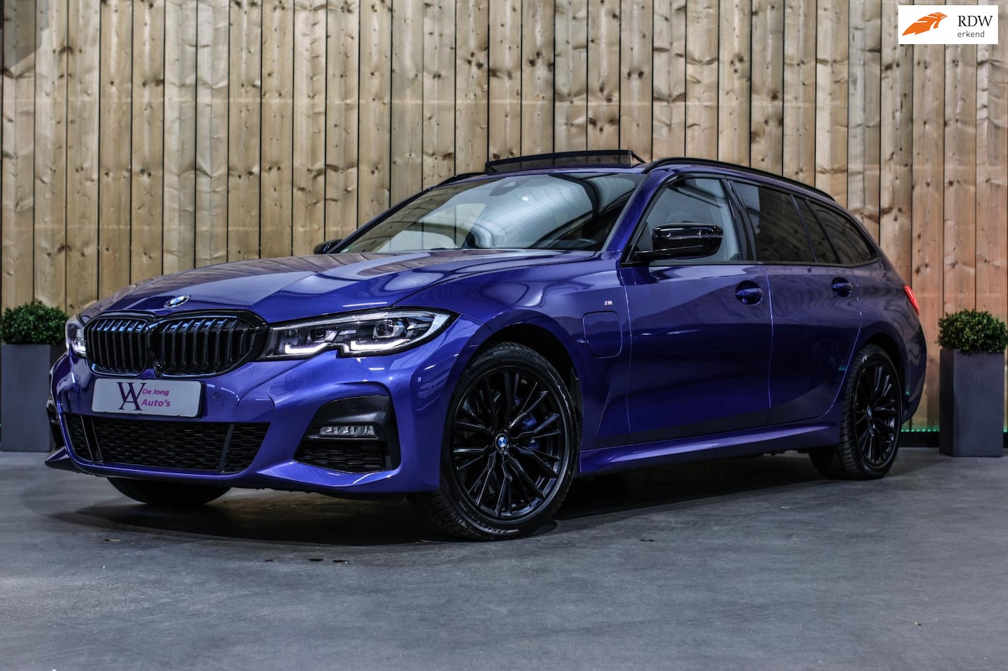 BMW 3-serie Touring - 330e xDrive M-Sport *Pano*Trekhaak*Led*Stoelverwarming* - AutoWereld.nl