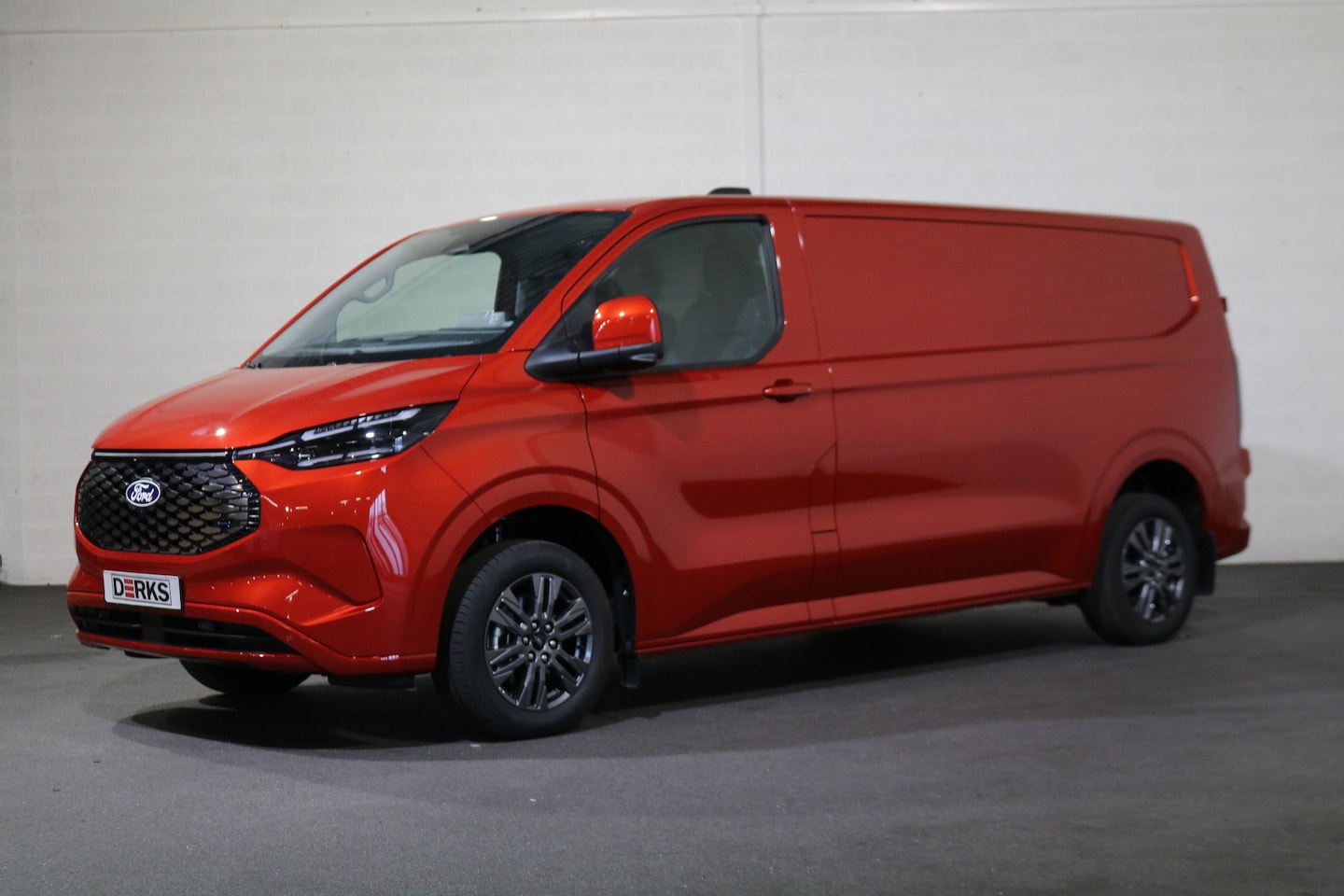 Ford Transit Custom - E-Transit 340 L2 H1 Limited 65 kWh 218pk Led 360 Camera B&O - AutoWereld.nl
