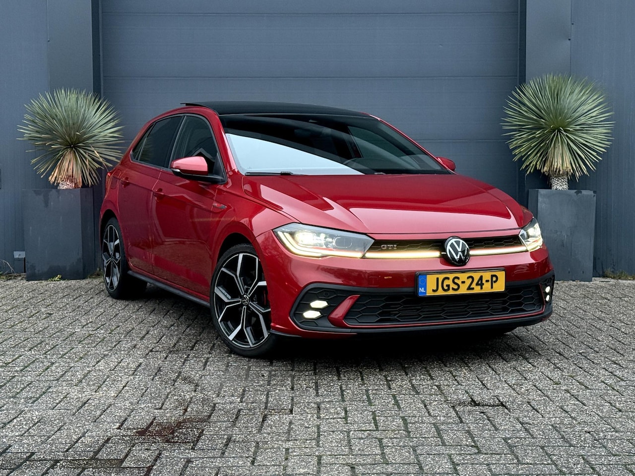 Volkswagen Polo - 2.0 TSI GTI Pano Automaat IQ-Light Virtual Cockpit - AutoWereld.nl