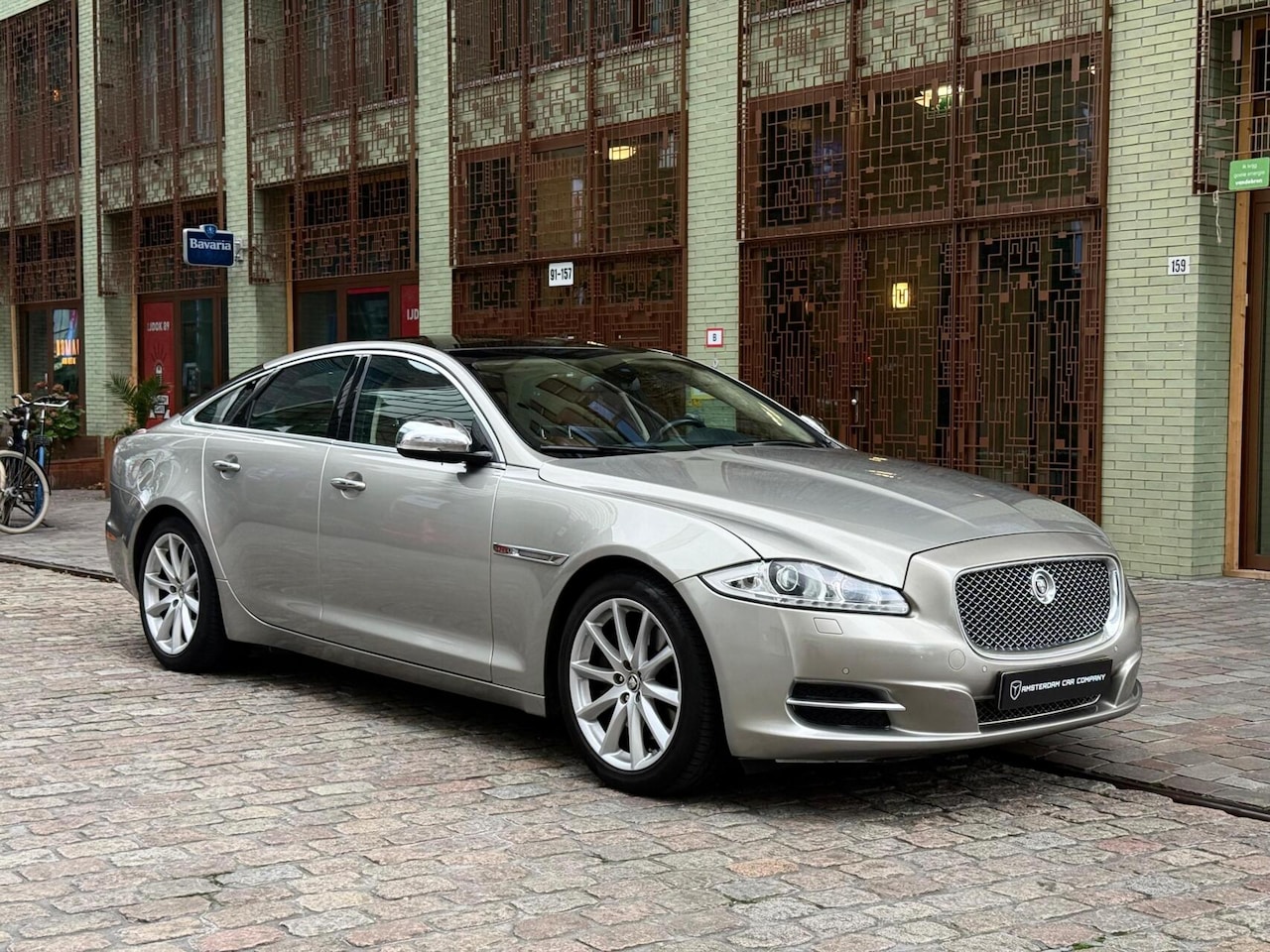 Jaguar XJ - 5.0 V8 Premium Luxury youngtimer - AutoWereld.nl