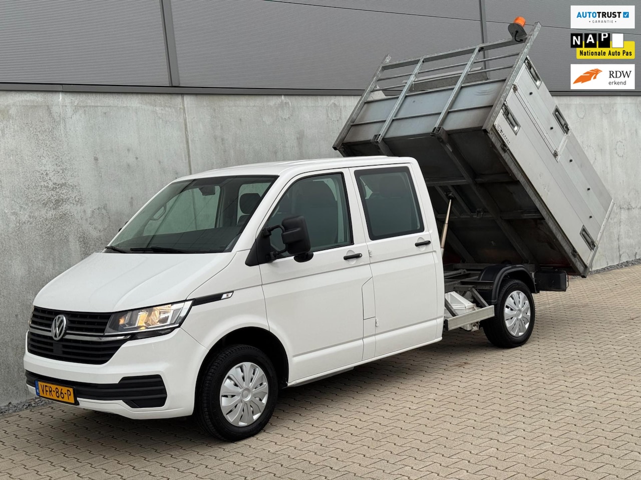 Volkswagen Transporter - 2.0 TDI L2H1 Pick Up Kipper 6pers Airco NAVI Camera Trekhaak - AutoWereld.nl