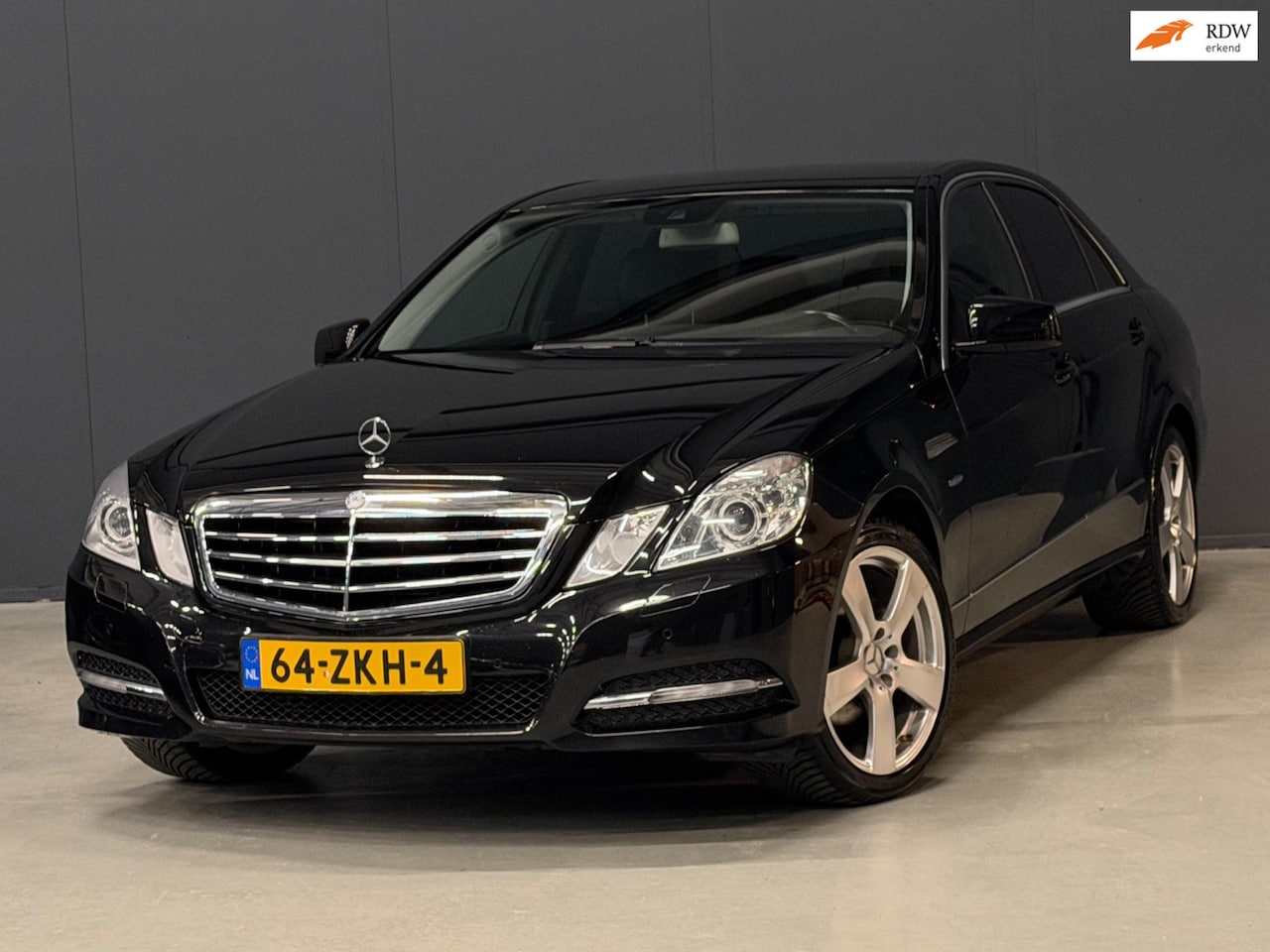 Mercedes-Benz E-klasse - 200 CGI Business Class Avantgarde AUTOMAAT NAVI/STOELVERW/CRUISE/PDC | KEURIGE AUTO ! - AutoWereld.nl