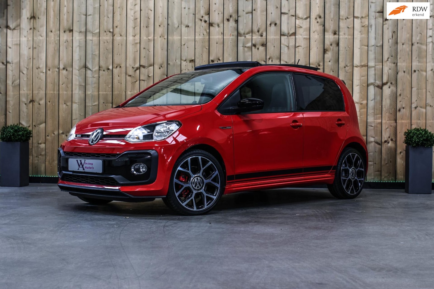 Volkswagen Up! - 1.0 TSI GTI *Pano*Beats*Cruise control*Stoelverwarming* - AutoWereld.nl