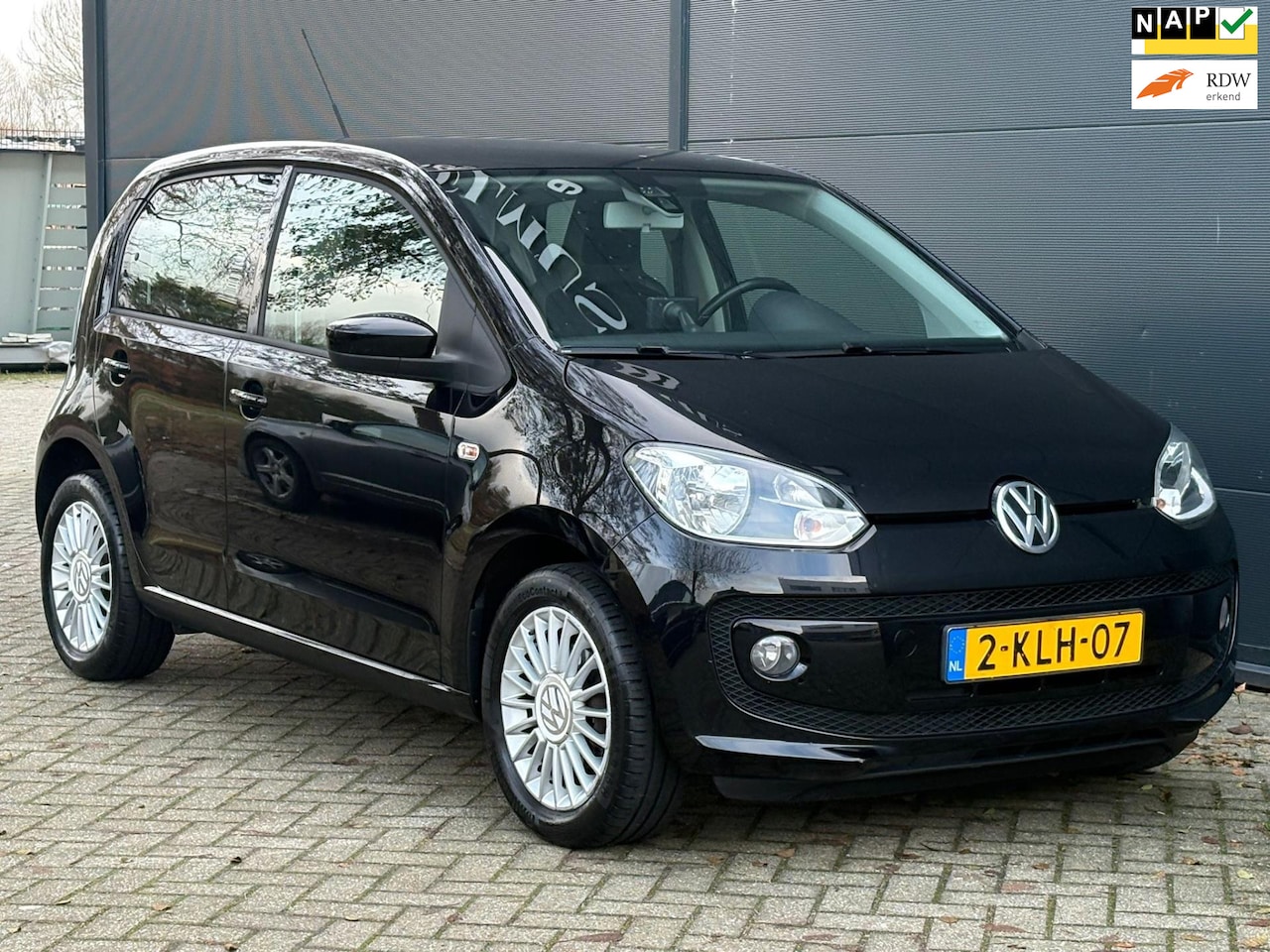 Volkswagen Up! - 1.0 high up! BlueMotion AIRCO NAVI PDC BOEKJES - AutoWereld.nl
