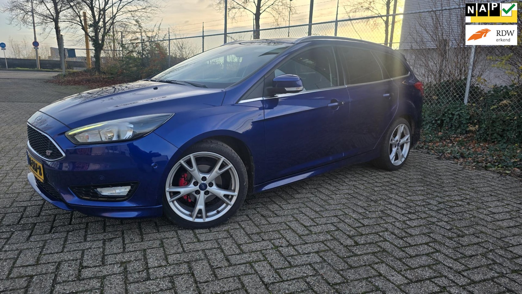 Ford Focus Wagon - 1.0 Titanium ST-Line - AutoWereld.nl