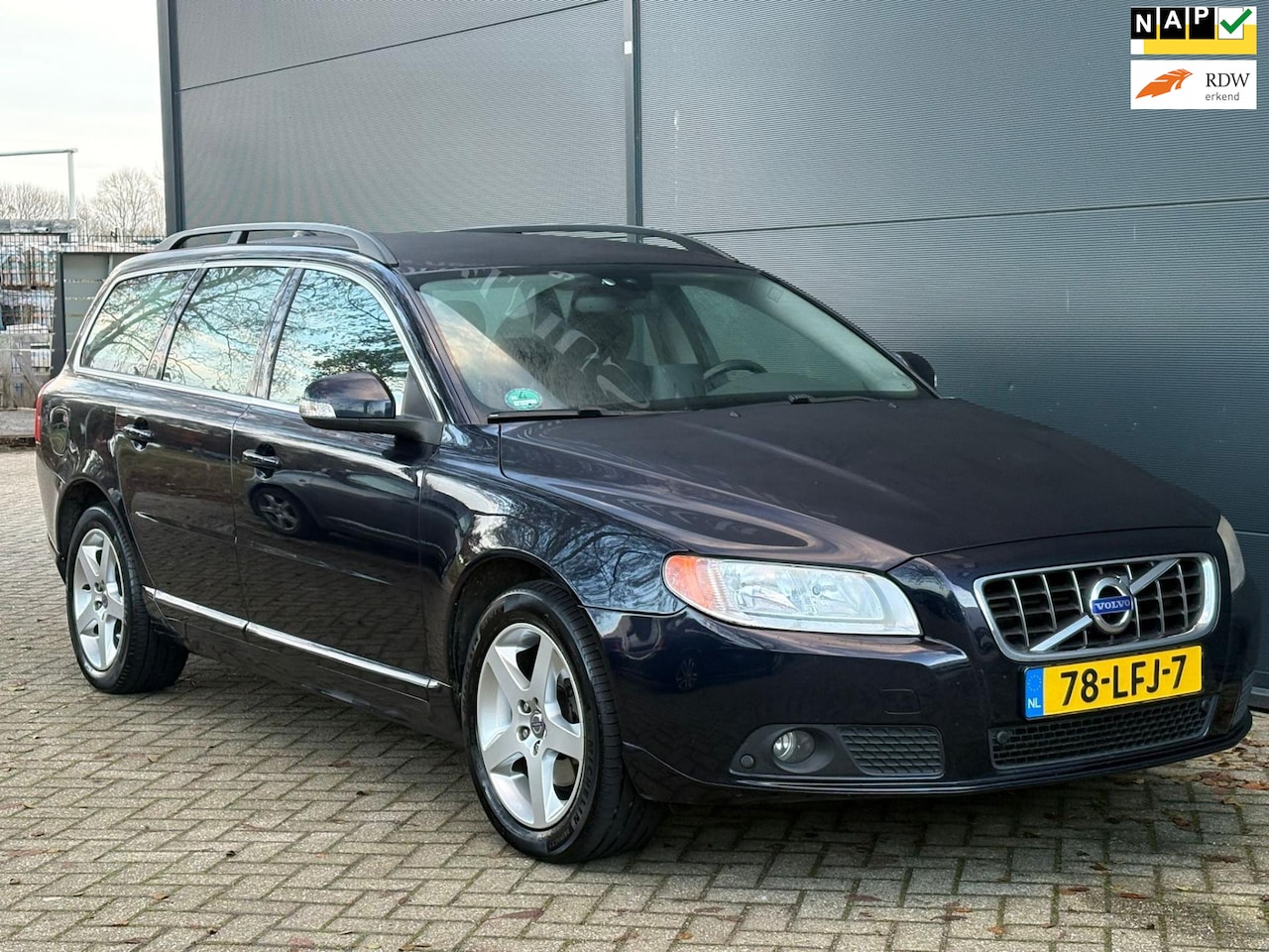 Volvo V70 - 2.0T Momentum NAVI CLIMA PDC TREKHAAK - AutoWereld.nl