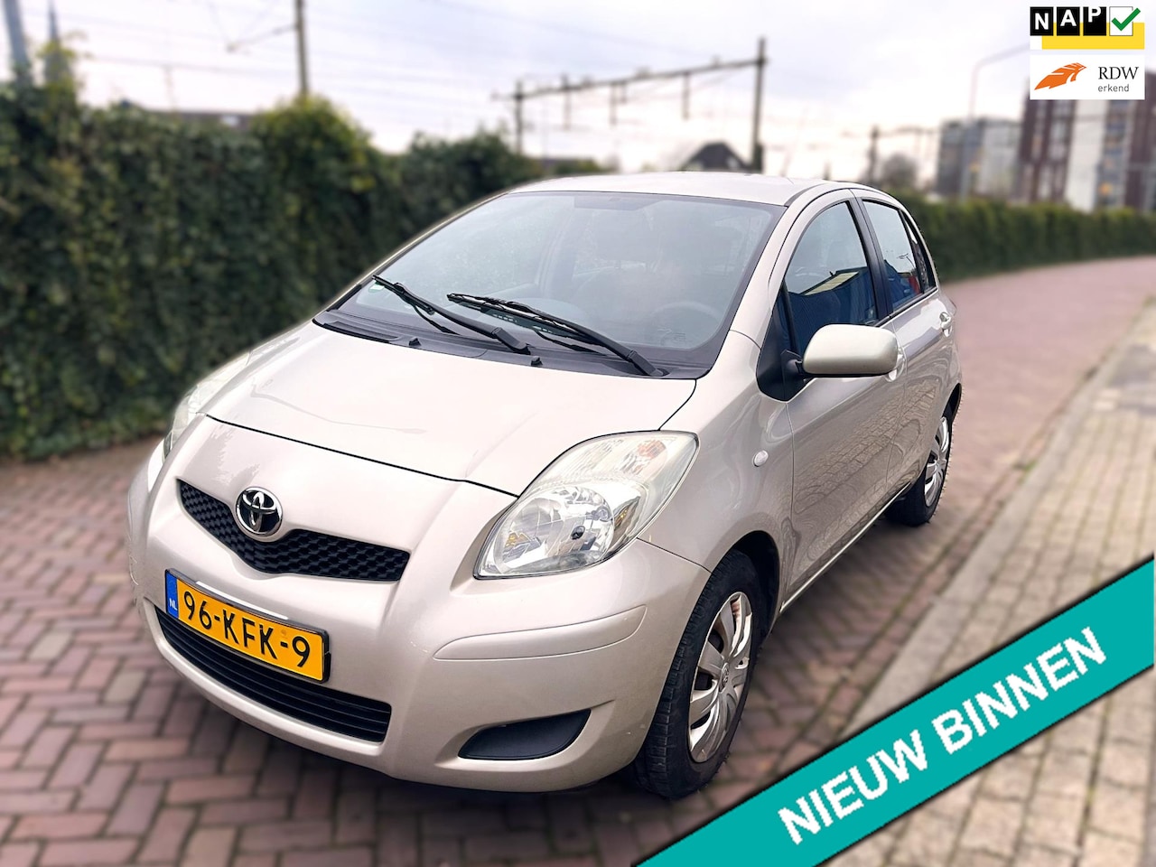Toyota Yaris - 1.3 VVT-i Aspiration 1.3 VVTi Aspiration - AutoWereld.nl