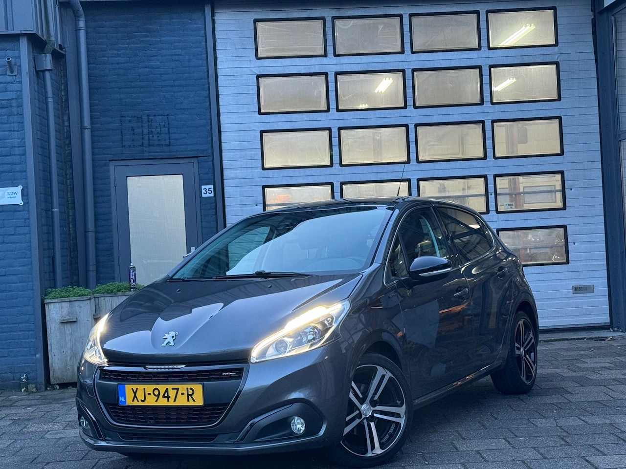 Peugeot 208 - 1.2 PureTech GT-line | Clima | Camera | Cruise | Pano - AutoWereld.nl