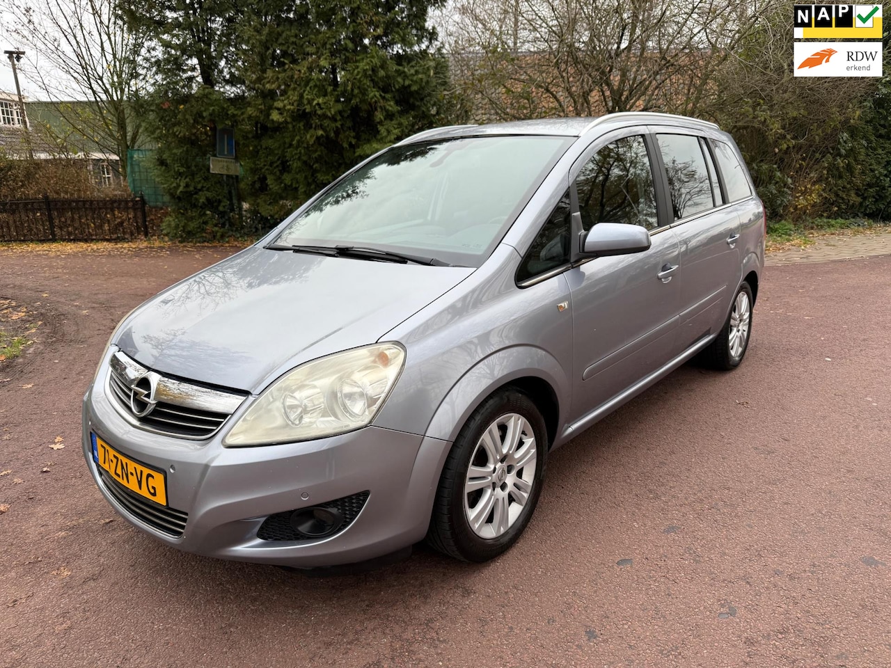 Opel Zafira - 2.2 Cosmo Airco / Navi / Cruise / Parkeersensor / NAP / APK - AutoWereld.nl