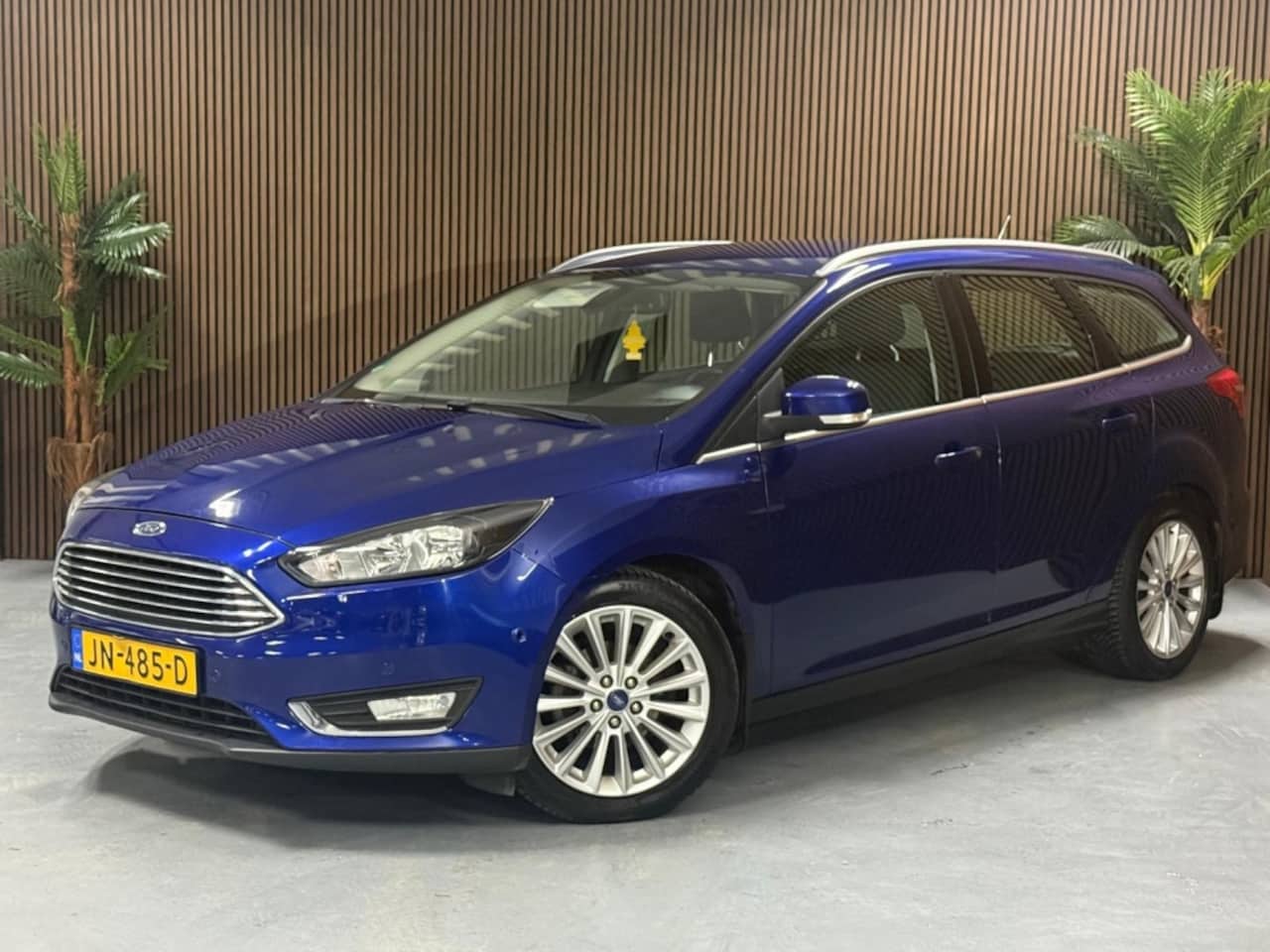 Ford Focus Wagon - 1.0 Titanium GARANTIE!! Nieuw D.Riem - AutoWereld.nl