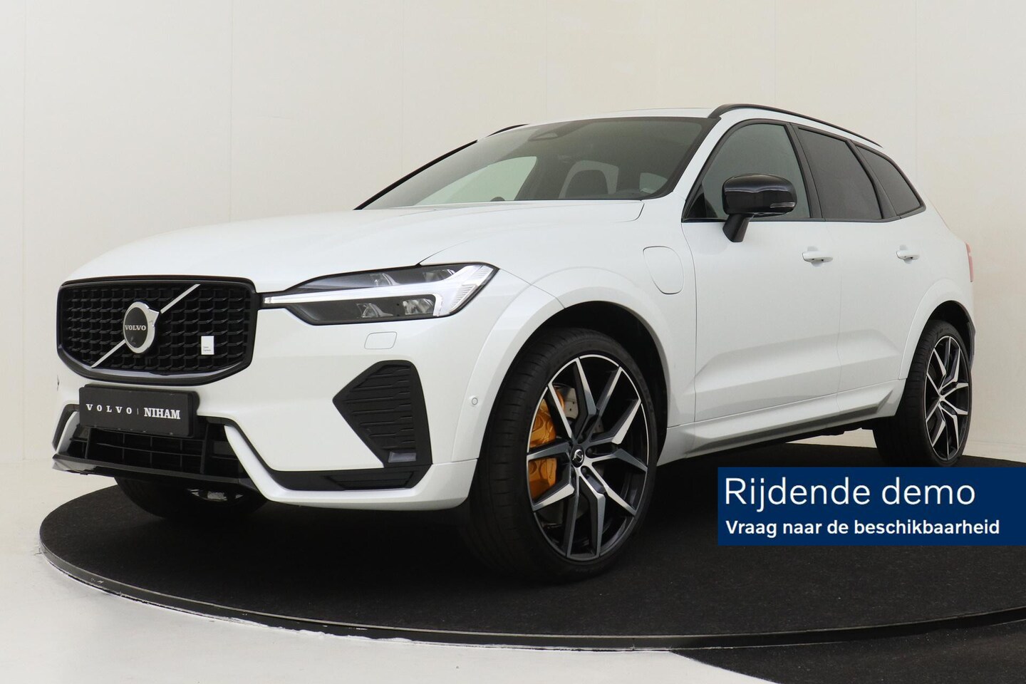 Volvo XC60 - T8 AWD POLESTAR ENGINEERED *FULL OPTIONS!* -PANO.DAK|BOWERS&WILKINS|360°CAM|22" - AutoWereld.nl