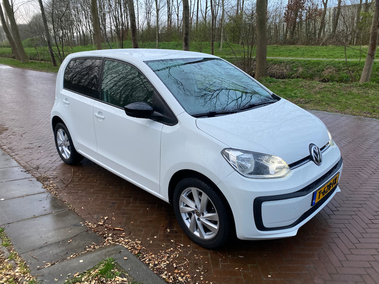 Volkswagen Up! - 1.0 BMT high up! 5drs AC LMV pdc - AutoWereld.nl