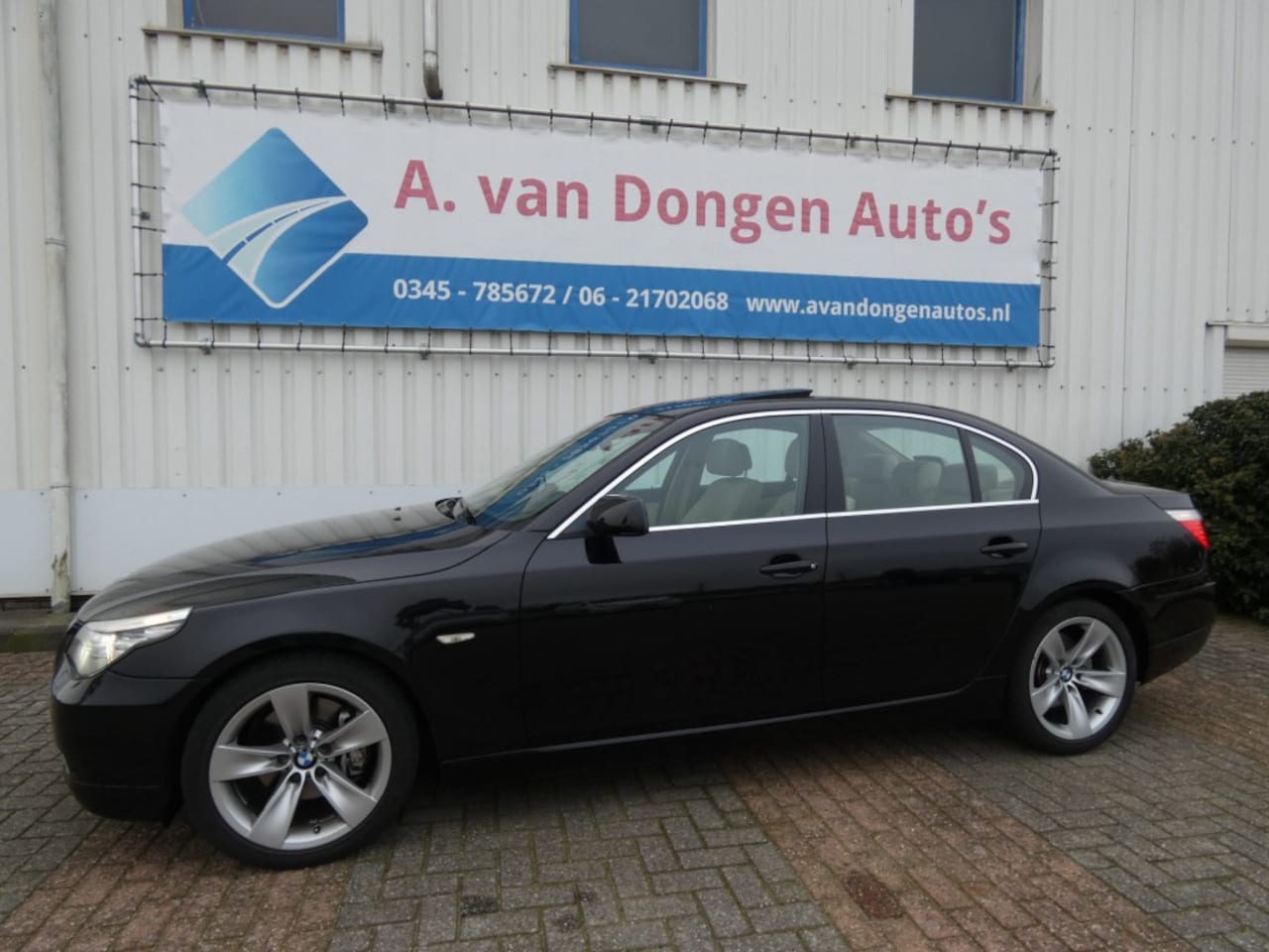 BMW 5-serie - 523I HIGH EXECUTIVE Automaat,Leer,Navi,PDC,Trhaak,Schuifdak - AutoWereld.nl