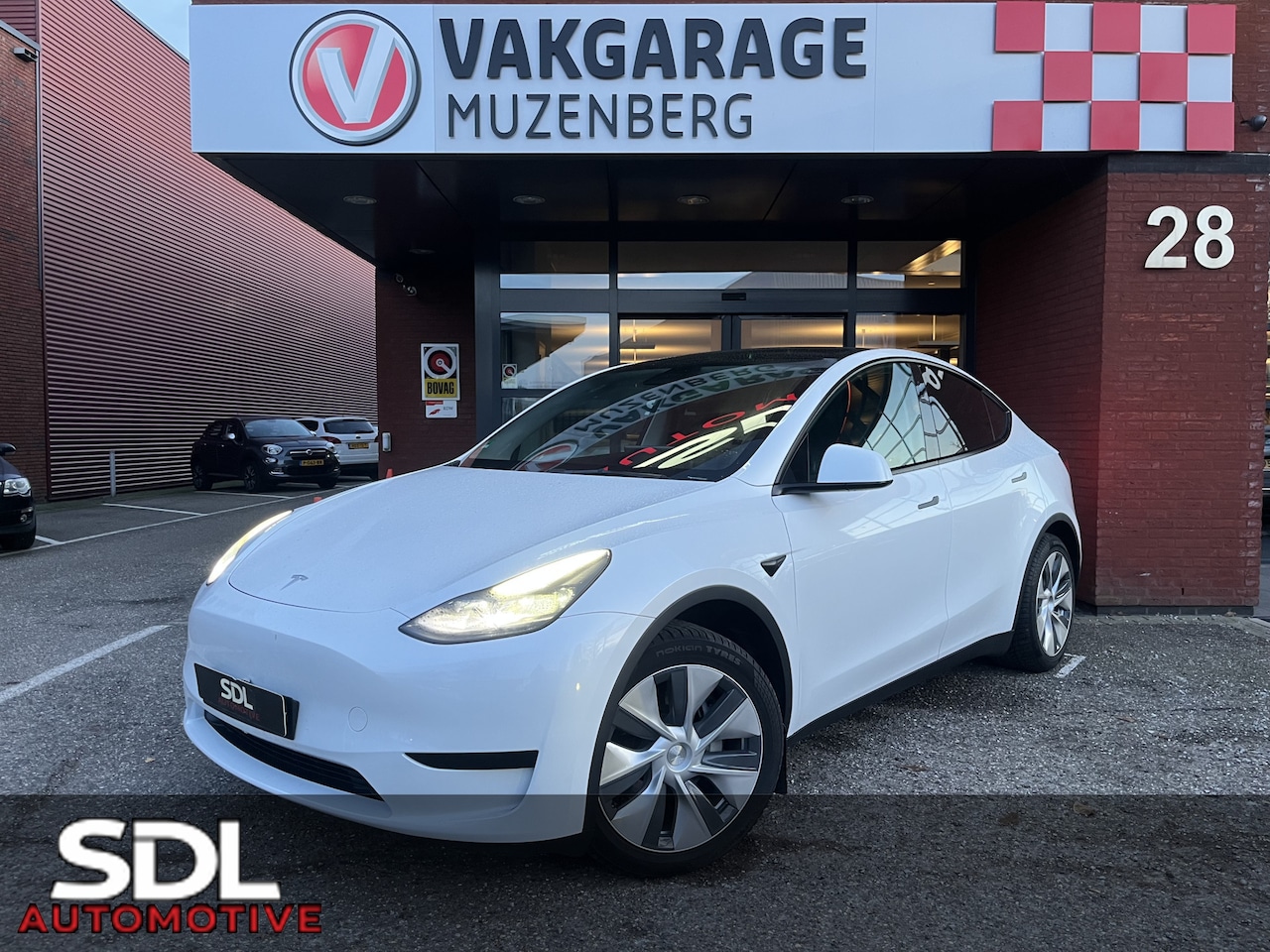 Tesla Model Y - RWD 58 kWh // PANODAK // NAVI // ADAPTIVE CRUISE // CLIMA // AUTOPILOT // 360 CAMERA // LE - AutoWereld.nl