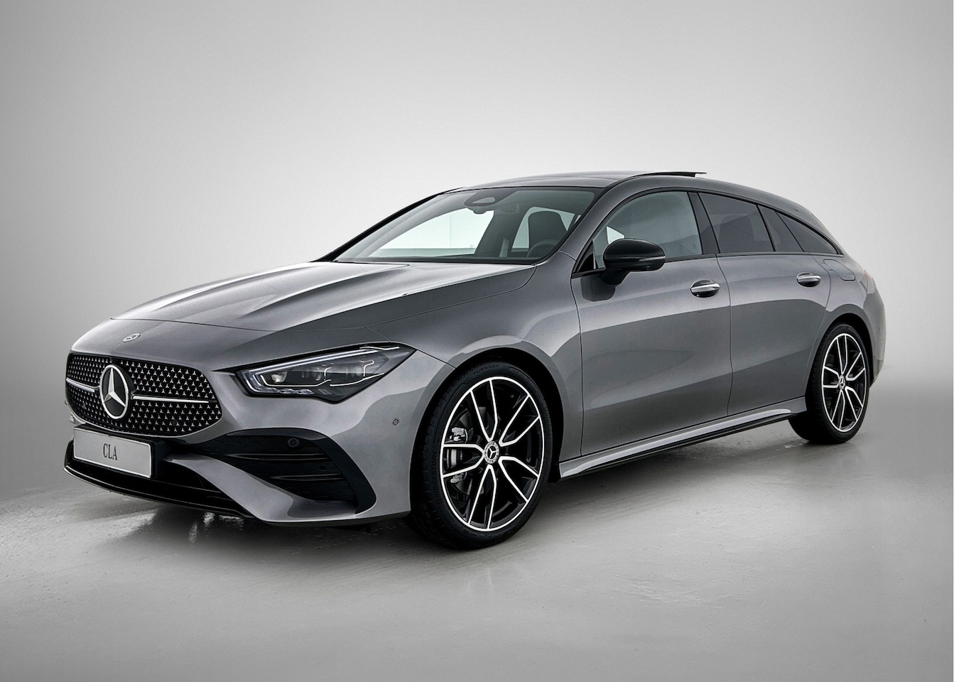 Mercedes-Benz CLA-klasse Shooting Brake - 180 Business Solution AMG | AMG Line Plus pakket | Head-up Display | Panoramaschuifdak | A - AutoWereld.nl