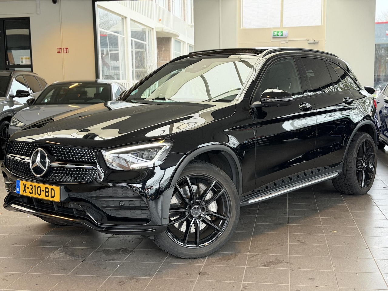 Mercedes-Benz GLC-klasse - 300e 4MATIC Premium AMG PANO / BURMESTER / CAM / - AutoWereld.nl