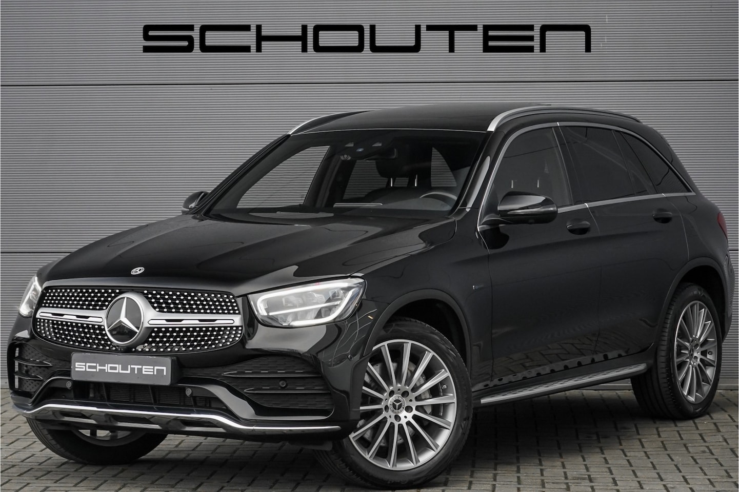 Mercedes-Benz GLC-klasse - 300e 4M AMG Pano Memory LED Trekhaak 360° 20" - AutoWereld.nl