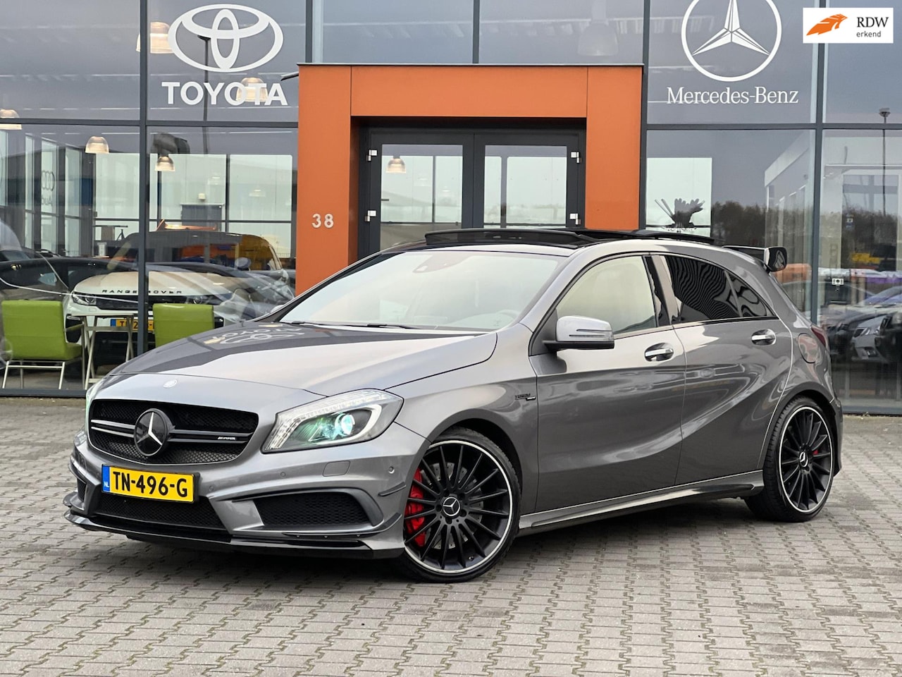 Mercedes-Benz A-klasse - AMG 45 4MATIC|Pano|Harman/Kardon|Leer - AutoWereld.nl