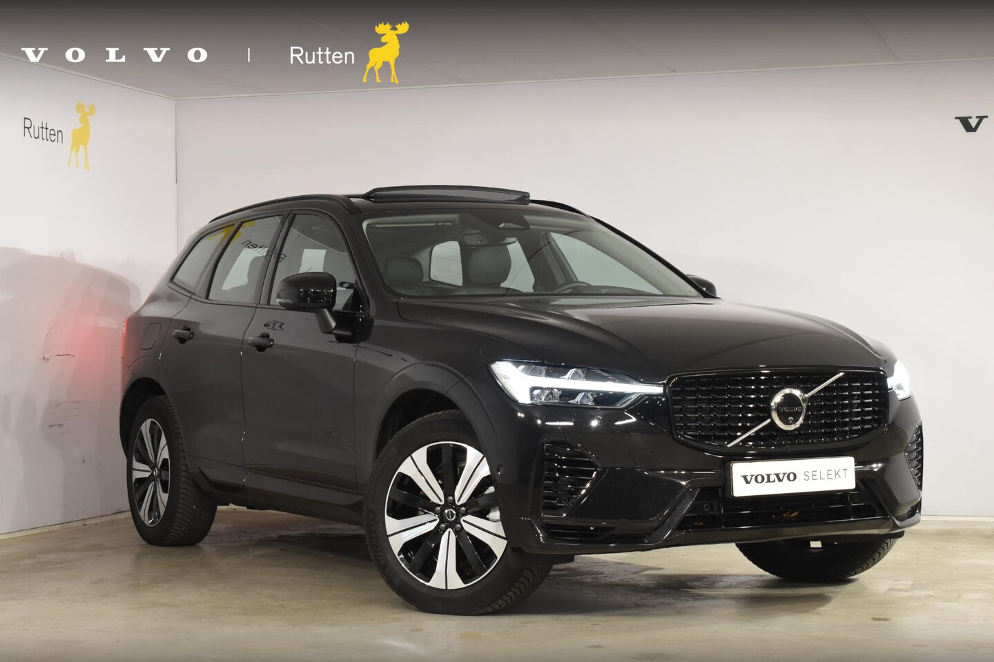 Volvo XC60 - T6 350PK Automaat Plug-in Hybrid AWD Plus Dark / Navigatie / 360 Camera / Adaptieve Cruise - AutoWereld.nl