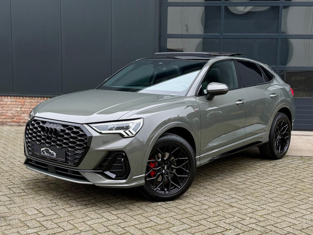 Audi Q3 Sportback - 35 TFSI S-Line 150 pk Blackstyle-Nieuwstaat-Sfeerv-Pano-Camera - AutoWereld.nl