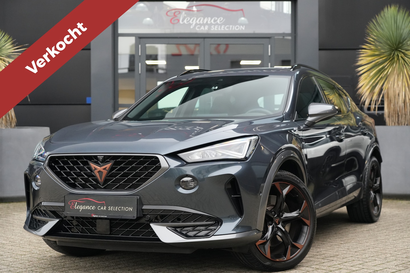 CUPRA Formentor - 1.4 e-Hybrid VZ Copper Edition 245pk Panoramadak/Trekhaak/Camera - AutoWereld.nl