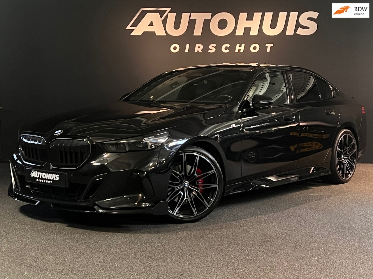 BMW 5-serie - 520i High Executive Edition M Stuurverwarming/ Laser/ 21"/ Glazendak/ Memoryseats/ 360Came - AutoWereld.nl