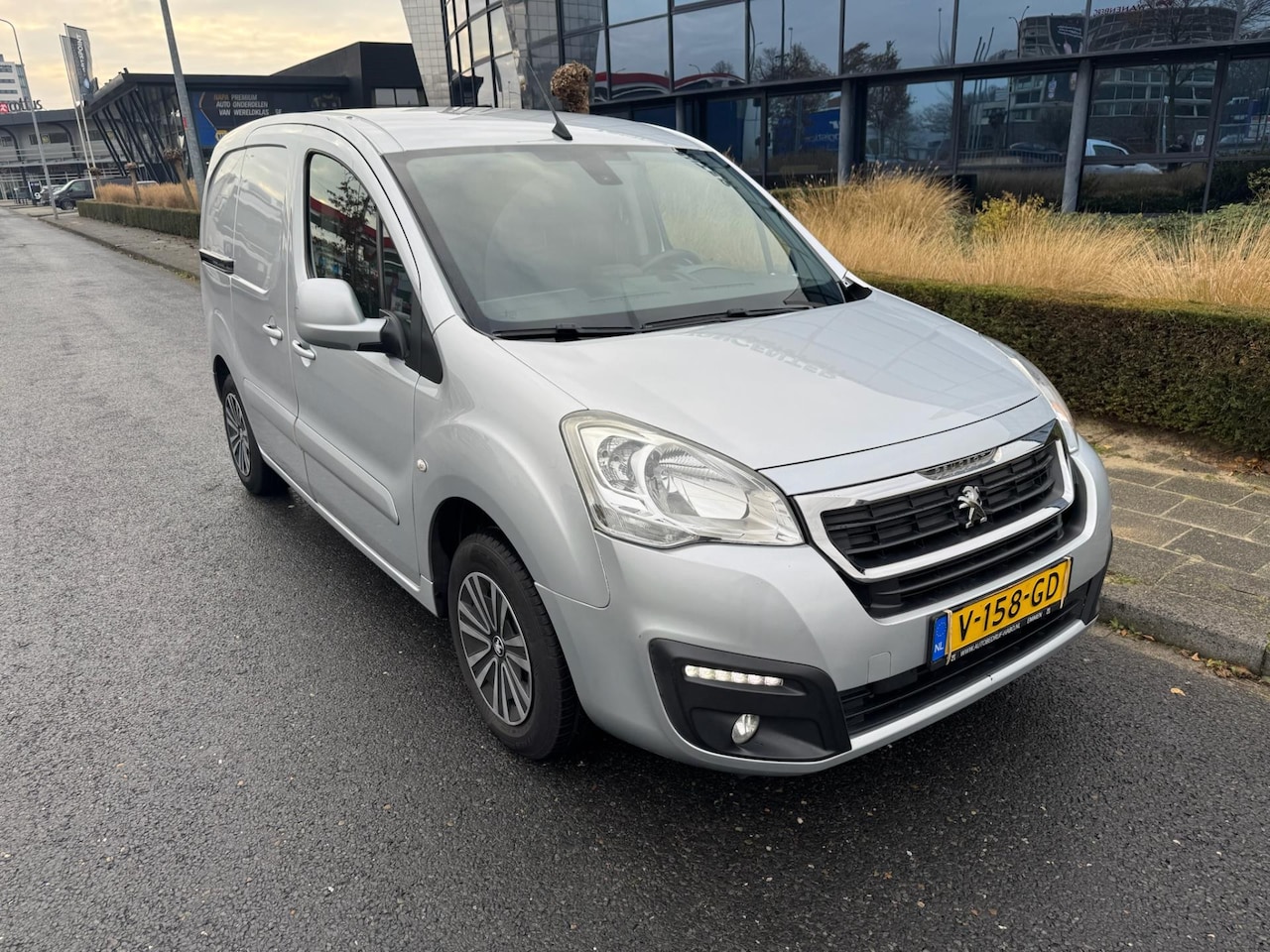 Peugeot Partner - 120 1.6 BlueHDi 100 L1 Première S&S - AutoWereld.nl