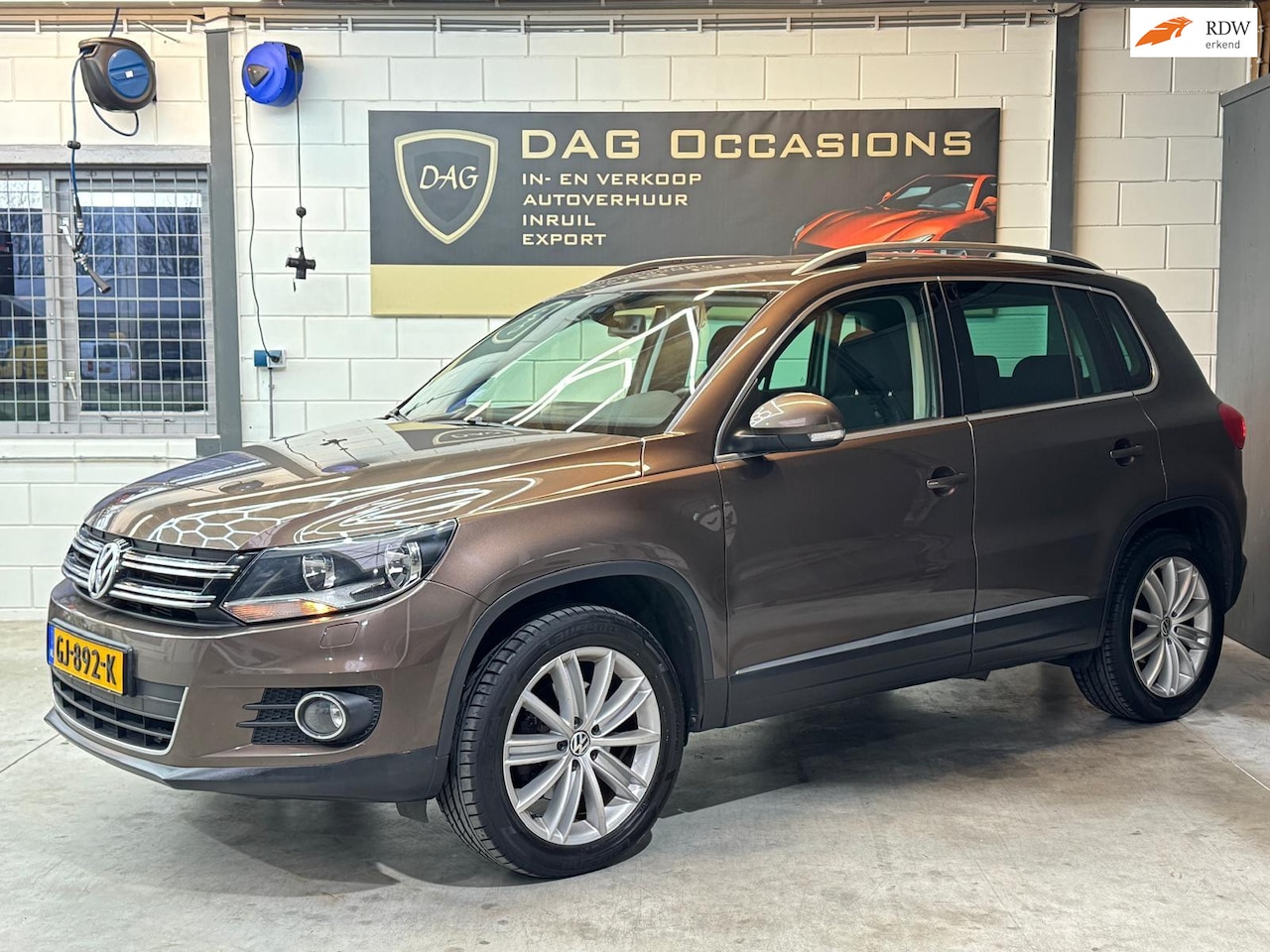 Volkswagen Tiguan - 2.0 TDI Sport&Style 4Motion AUTOMAAT|NAVI|PDC|TREKHAAK|CRUISE - AutoWereld.nl