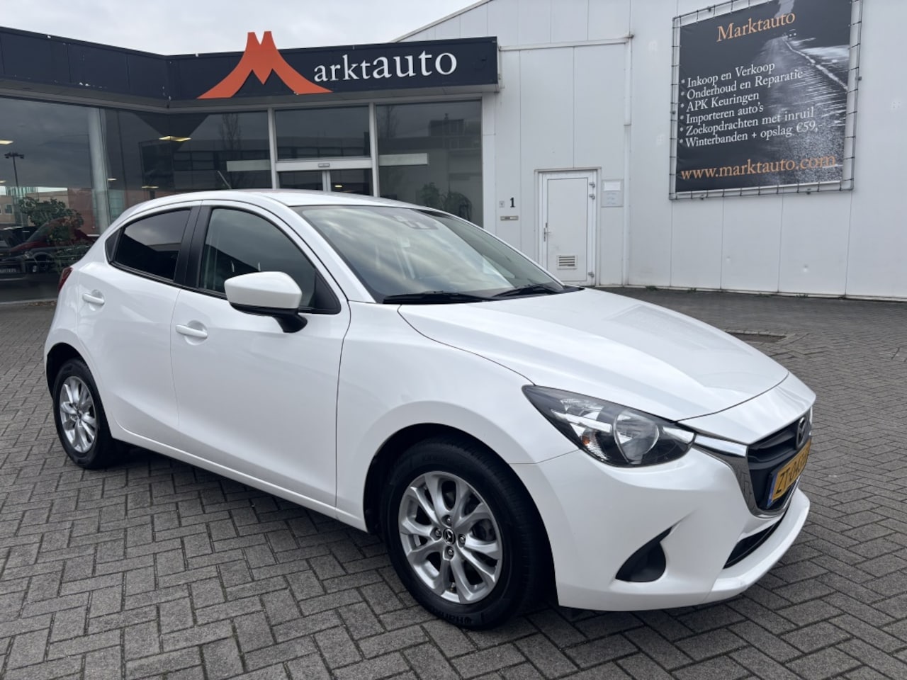 Mazda 2 - 1.5 Skyactiv-G TS+ Navi Cruise Bluetooth Airco - AutoWereld.nl