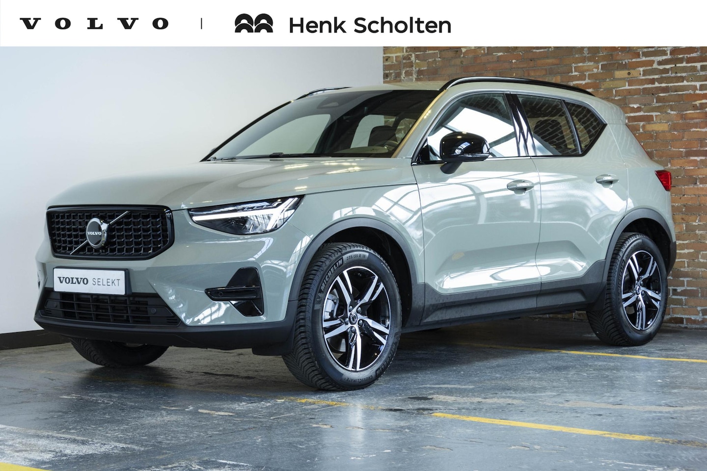 Volvo XC40 - B4 Plus Dark | Verwarmde Voorstoelen+Stuurwiel | Verwarmde voorruit | Semi-Elektrische Tre - AutoWereld.nl