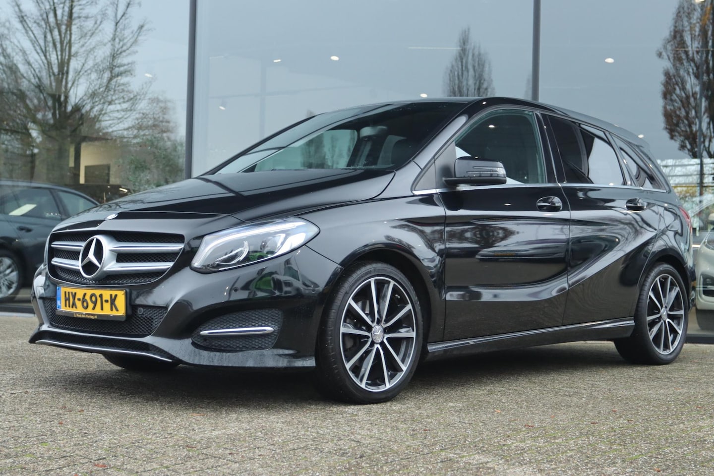 Mercedes-Benz B-klasse - 180 AMBITION | CARPLAY | LED | NAVI | CRUISE | TREKHAAK | PRIVACY - AutoWereld.nl