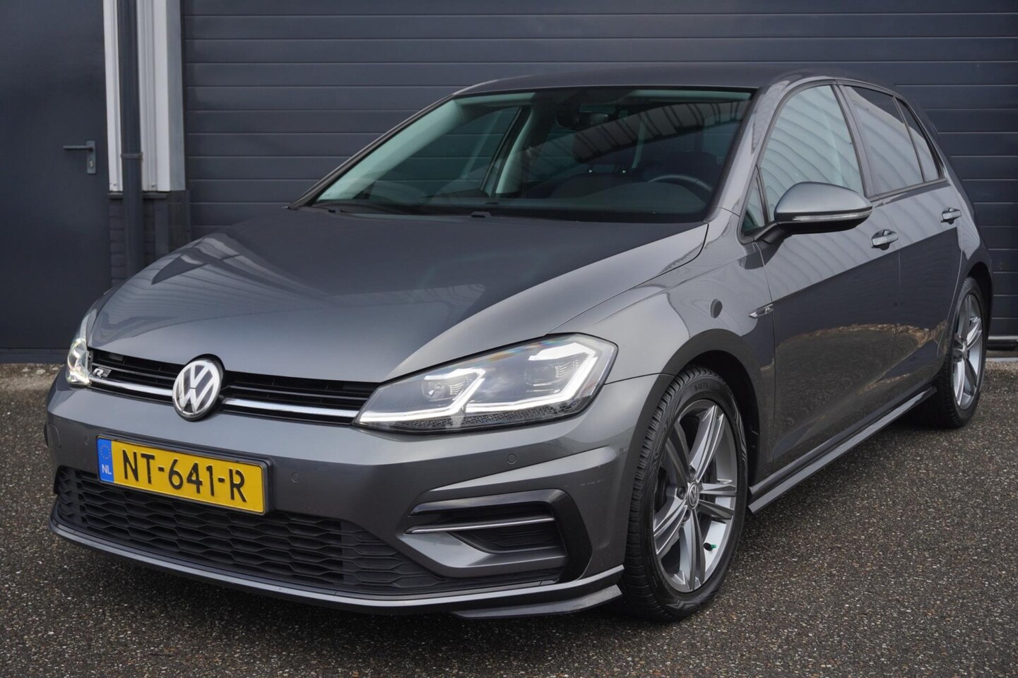 Volkswagen Golf - 1.4 TSI Highline | R-Line | All-Season | LED | Dynamische achterlichten - AutoWereld.nl