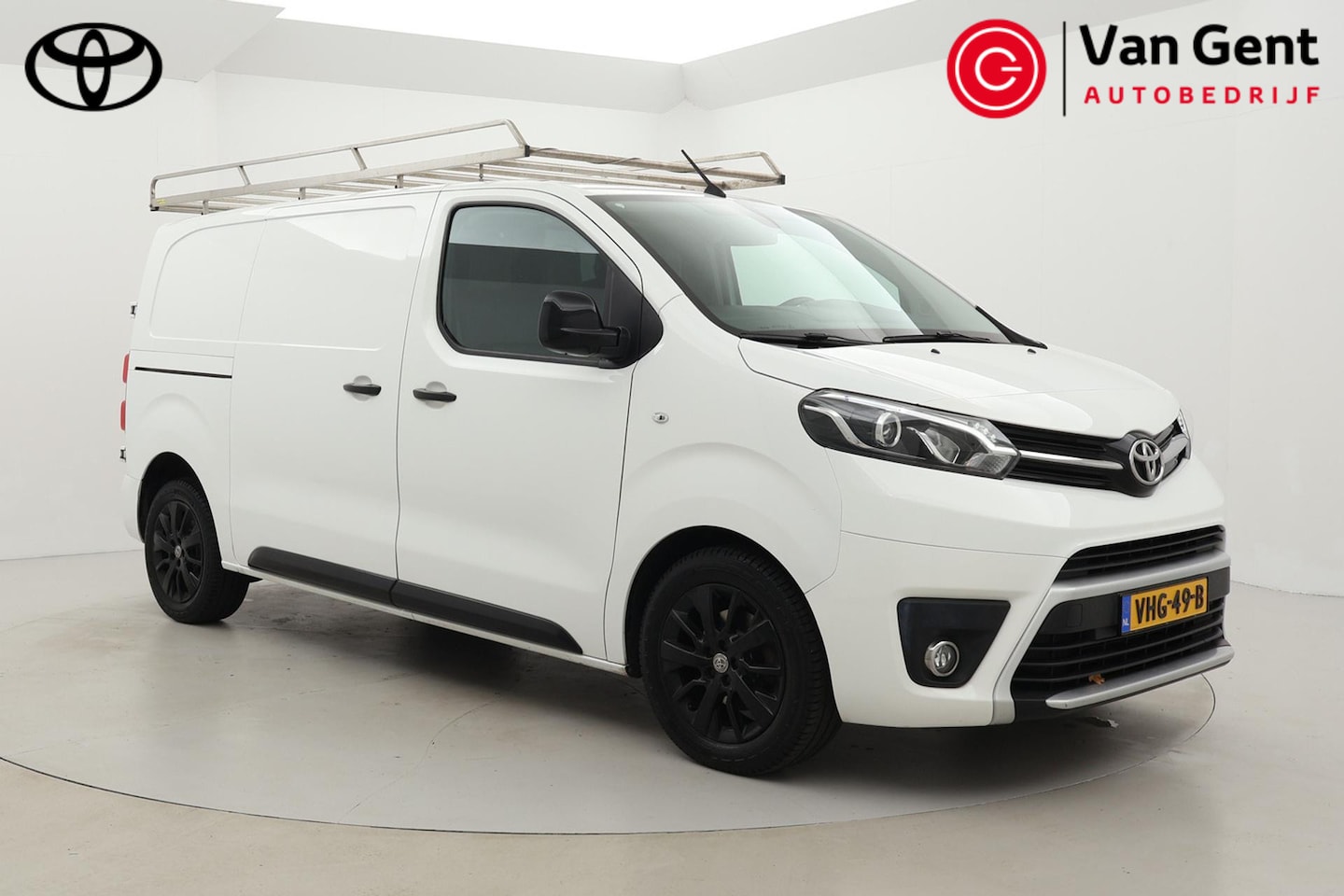 Toyota ProAce Worker - 2.0 D-4D Black Line | Trekhaak | Navigatie | Dubbele schuifdeur | Imperiaal | 3-zits | Cru - AutoWereld.nl