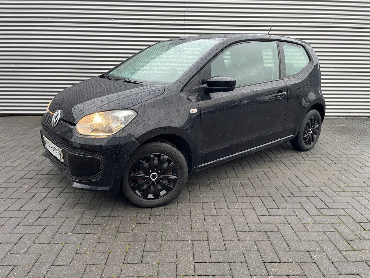 Volkswagen Up! - 1.0 black up airco / navi / elek pakket - AutoWereld.nl