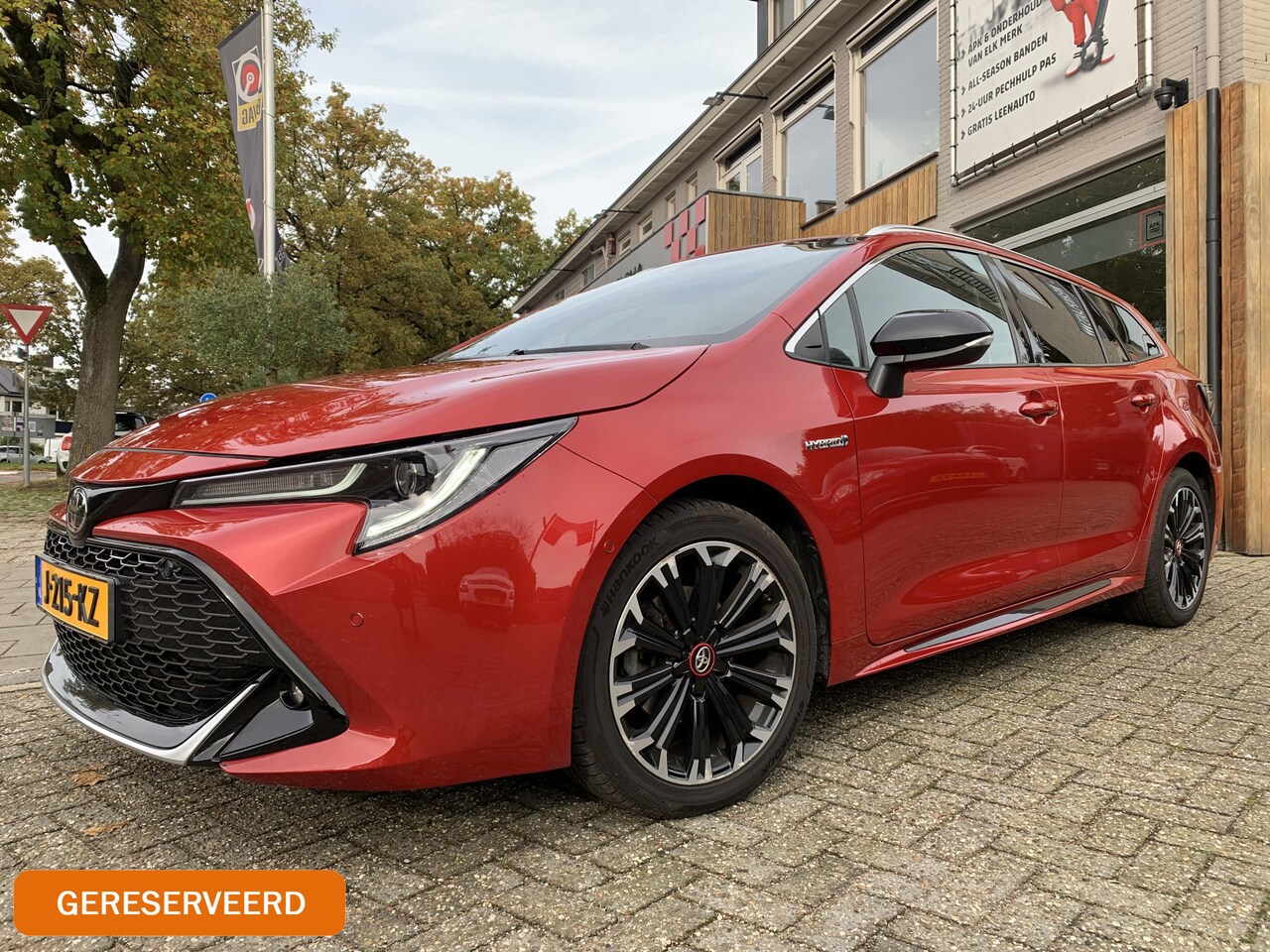 Toyota Corolla Touring Sports - 1.8 Hybrid GR-Sport Aut., Camera | Navi & CarPlay - AutoWereld.nl