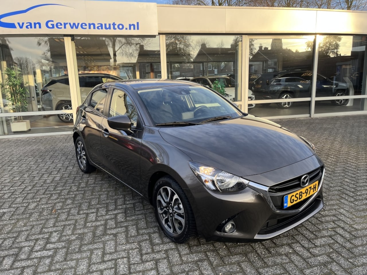 Mazda 2 - 1.5 Skyactiv-G GT-M | 5 drs | Navi | Airco | Trekhaak - AutoWereld.nl