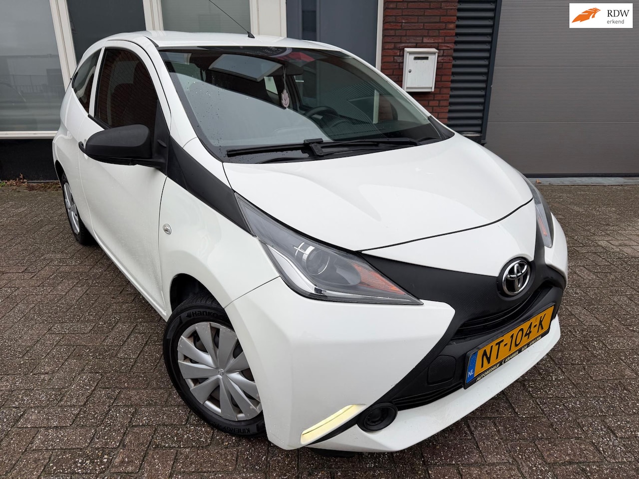 Toyota Aygo - 1.0 VVT-i x / LED / NAP - AutoWereld.nl