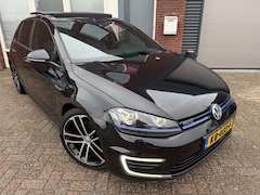 Volkswagen Golf - 1.4 TSI GTE / Pano / Leder / Navi / Camera / PDC / Clima / LED