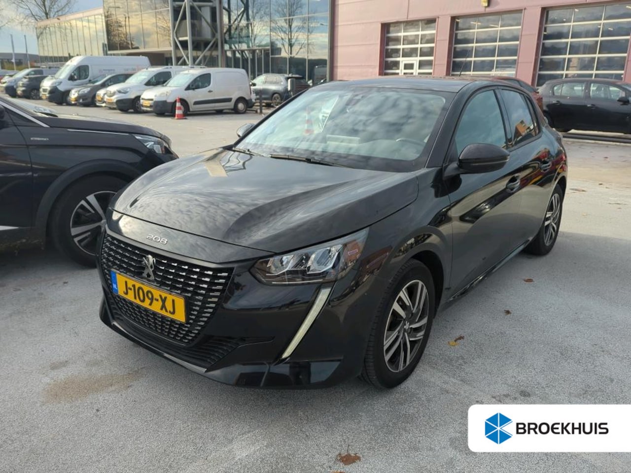 Peugeot 208 - 1.2 PureTech Allure | Automaat | Navigatie | Panoramadak | 3D Instrumentenpaneel | 13.000k - AutoWereld.nl