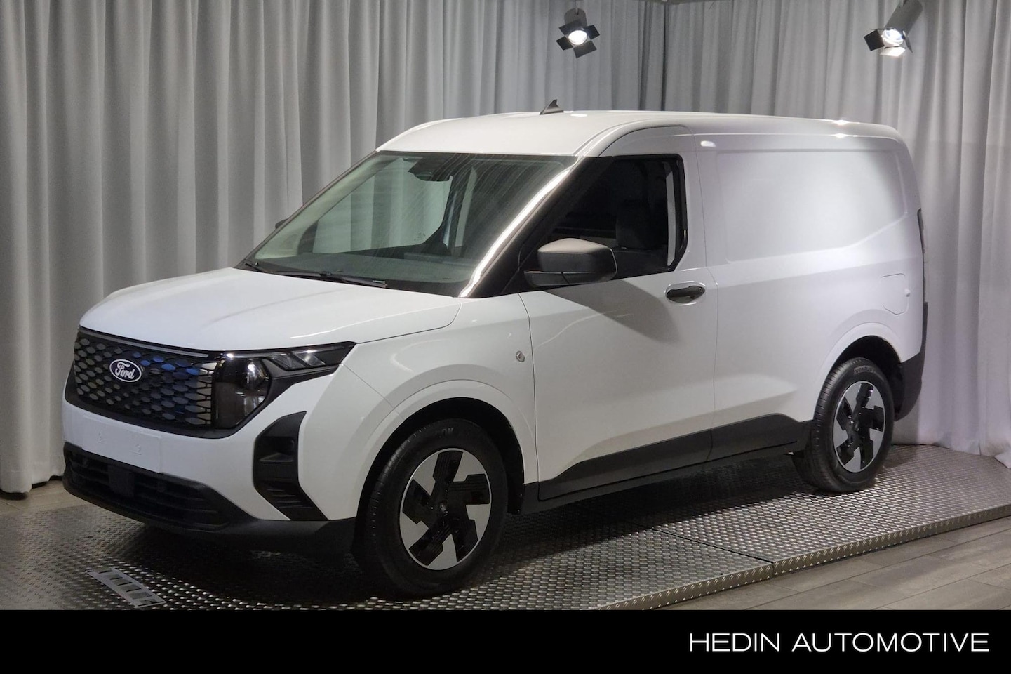 Ford E-Transit Cour. - Trend 44 kWh Winter Pack,Trekhaak,16 inc. Reservewiel, mini,Led laadruimteverlichting - AutoWereld.nl