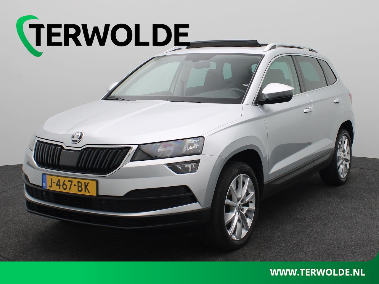 Skoda Karoq - 1.0 TSI Ambition Business | AUTOMAAT | Panoramadak | Trekhaak | Parkeercamera | Stoelverw. - AutoWereld.nl