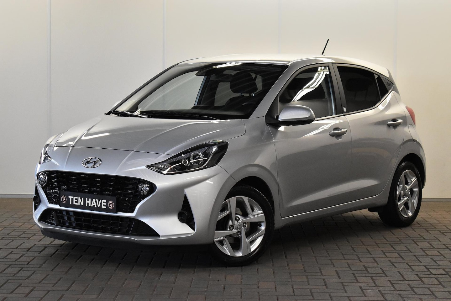 Hyundai i10 - 1.0 Comfort 5-zits AIRCO|CARPLAY|STOEL- EN STUURVERWARMING|CRUISE CONTROL| - AutoWereld.nl