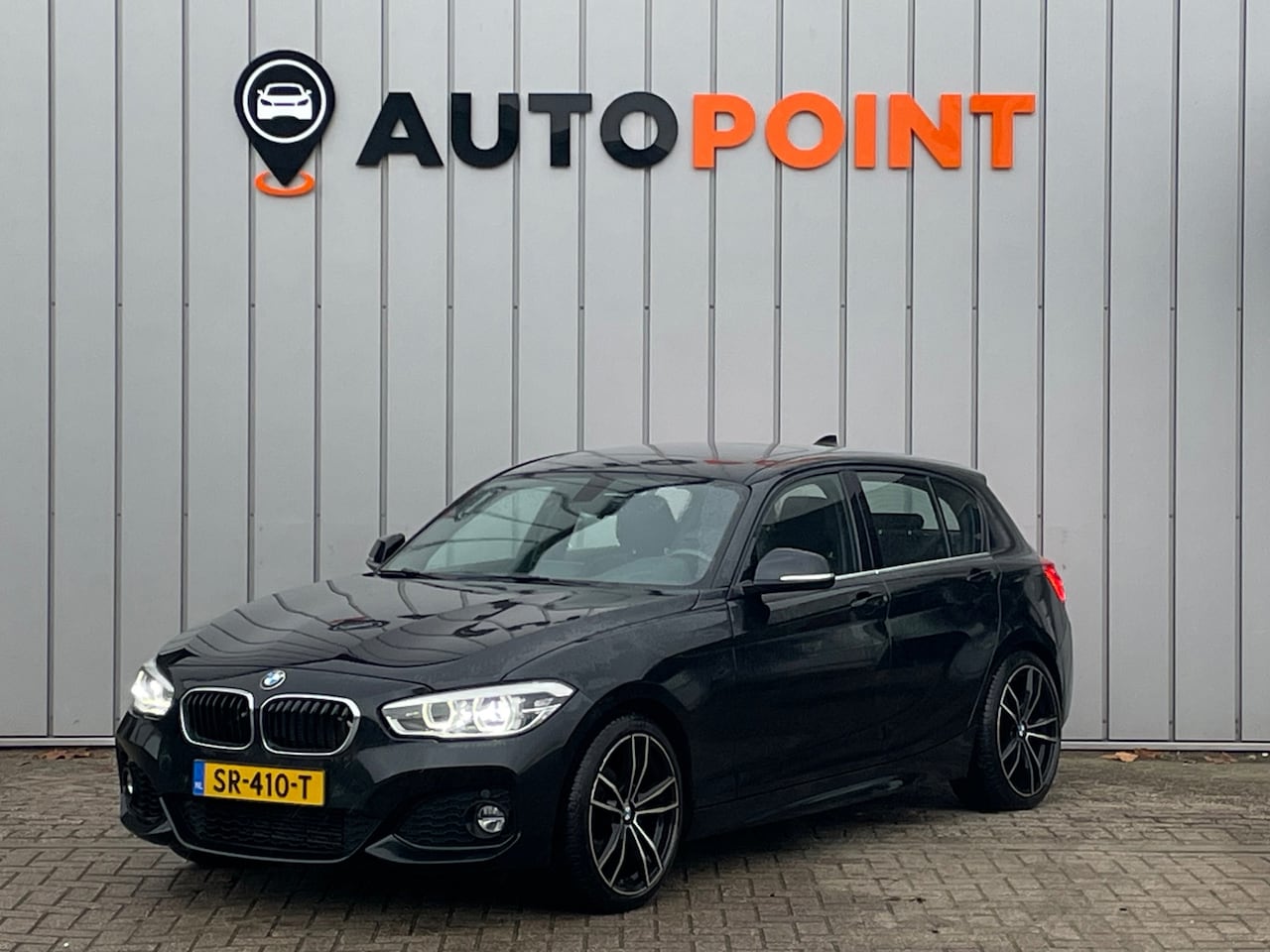 BMW 1-serie - 118i High Executive M-Sport ORG NL!|AUTOMAAT|PANO|LEER|M-PAKKET|STOELVRM|FULL LED|PARK.ASS - AutoWereld.nl
