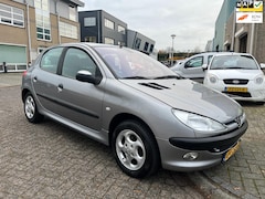 Peugeot 206 - 1.4 Gentry Premium 5 deurs. vol optie`s