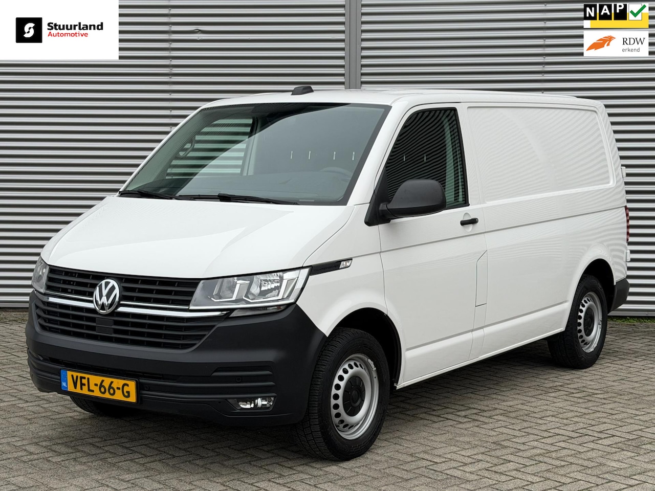 Volkswagen Transporter - 2.0 TDI L1H1 Airco/ Navi/ Camera/ PDC/ Stoelverw./ 3zits/ - AutoWereld.nl