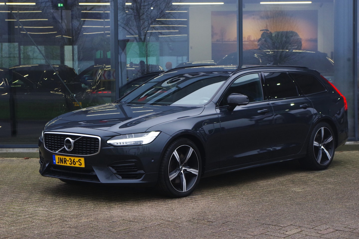Volvo V90 - 2.0 T8 AWD R-Design 2.0 T8 AWD R-Design 390 PK, Rondomzicht Camera, H/K Sound, Stoelkoeling/Verarming, Memory - AutoWereld.nl