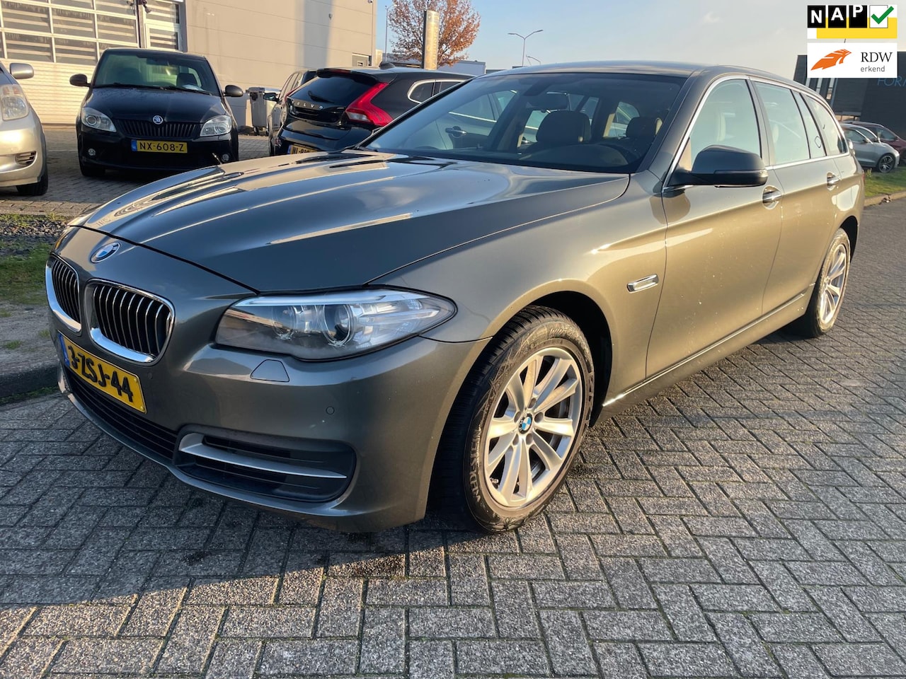 BMW 5-serie Touring - 520i High Executive Garantie Handgeschakeld - AutoWereld.nl